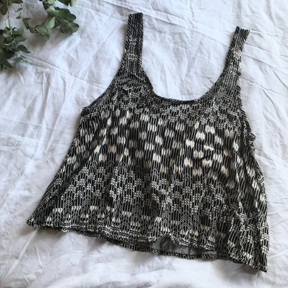 FOREVER 21 Cropped Top Black & Tan Print GUC | S - Picture 2 of 6